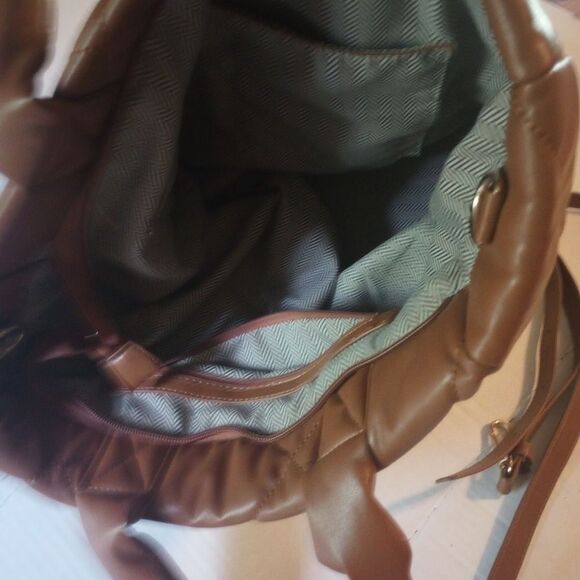 Puffy Quilted Medium Size Handbag With Detachable Shoulder Strap - Picture 6 of 9